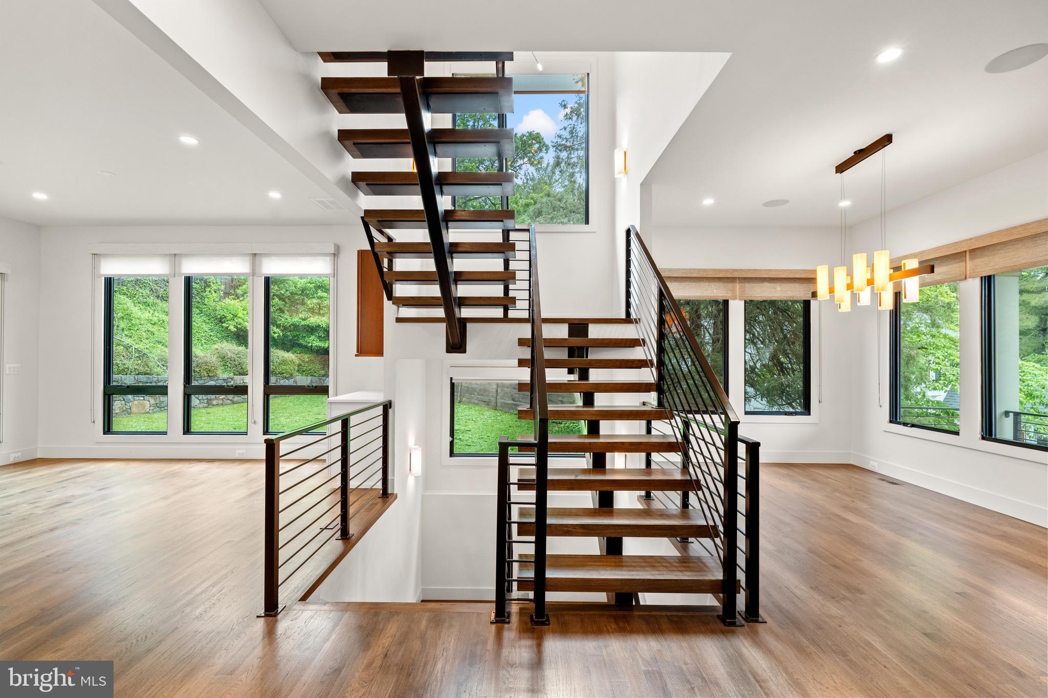 COUNTRY CLUB HILLS - Residential