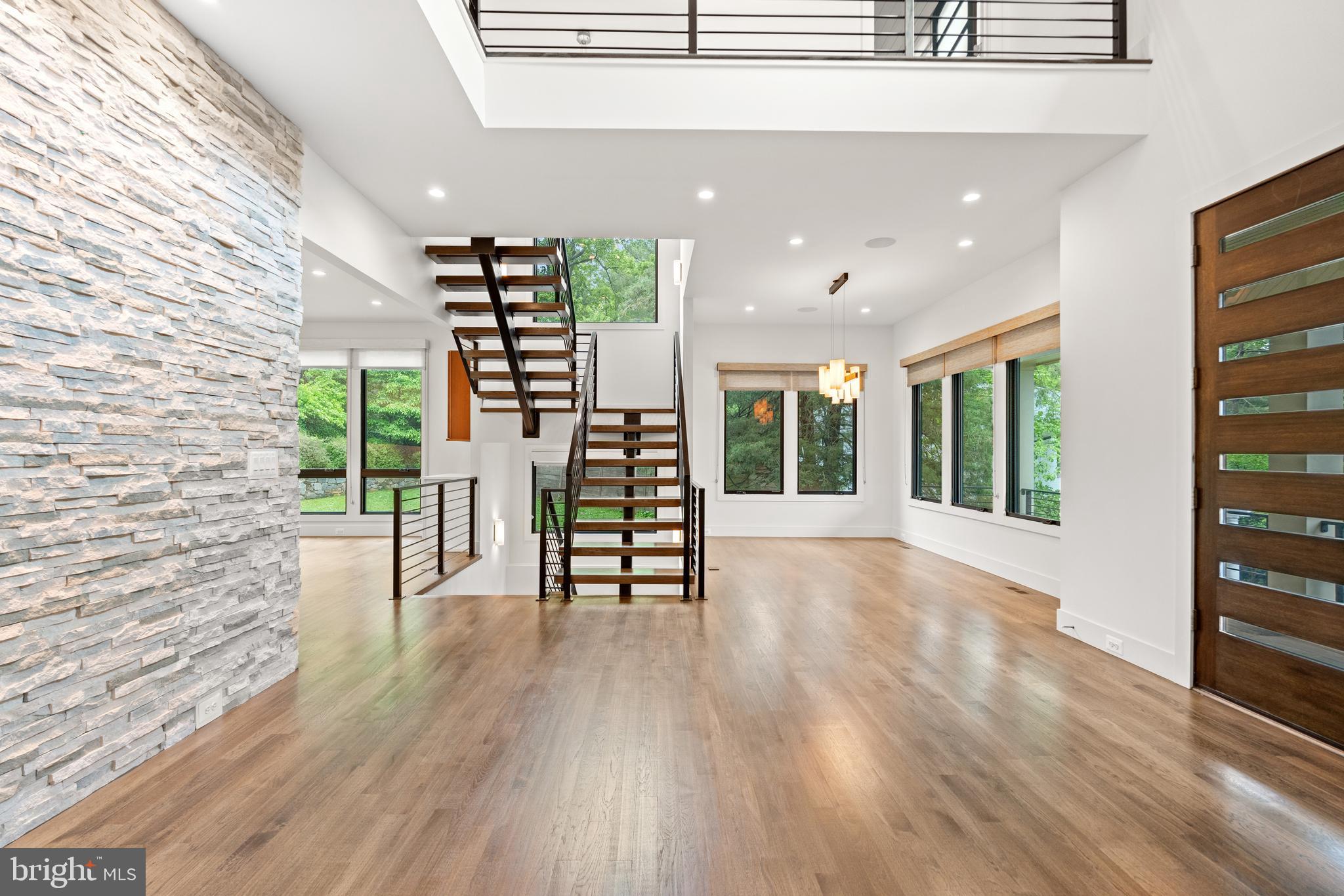 COUNTRY CLUB HILLS - Residential