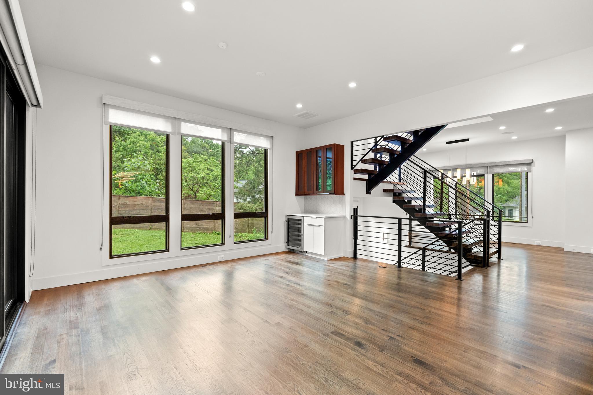 COUNTRY CLUB HILLS - Residential