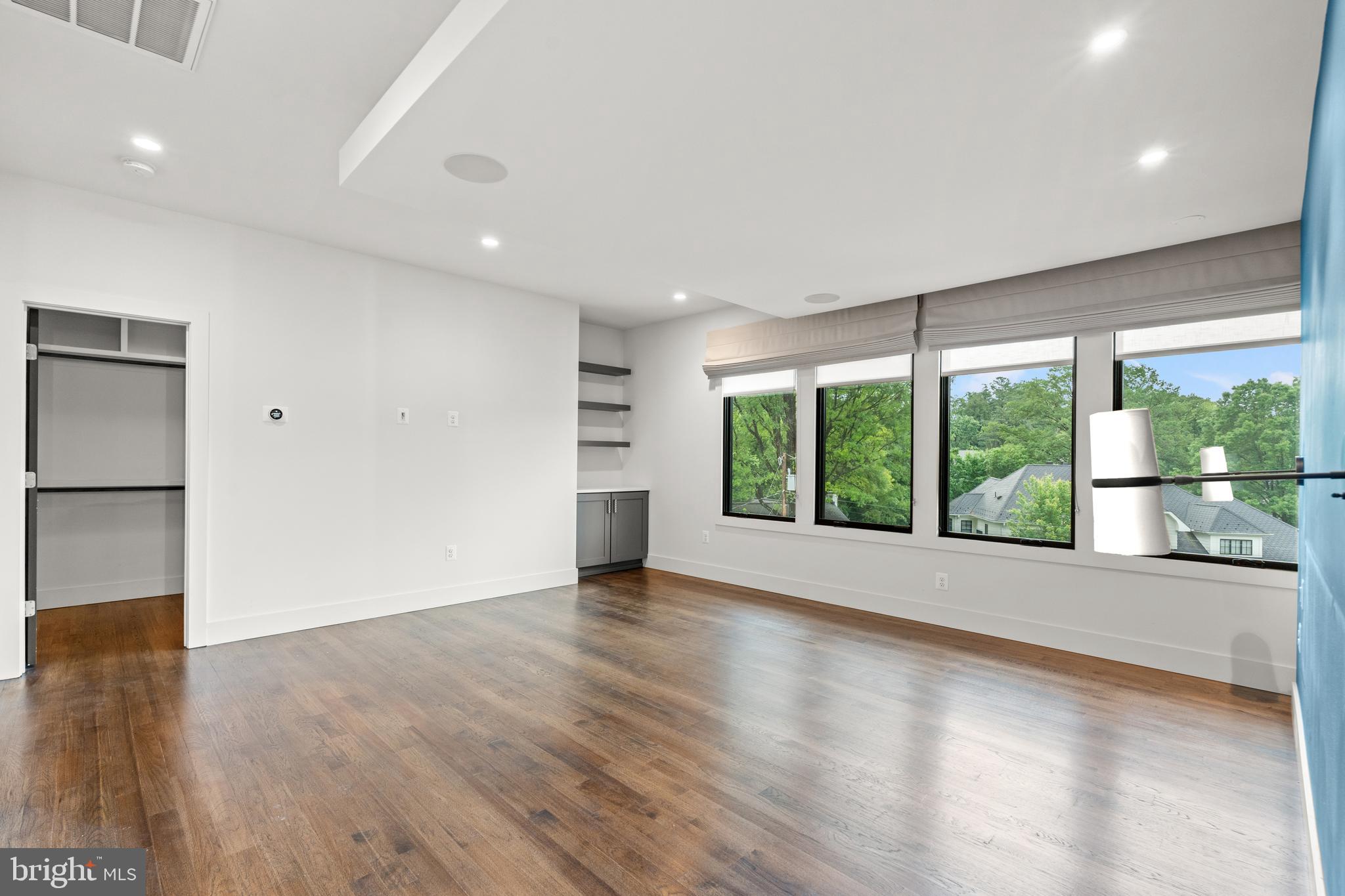 COUNTRY CLUB HILLS - Residential