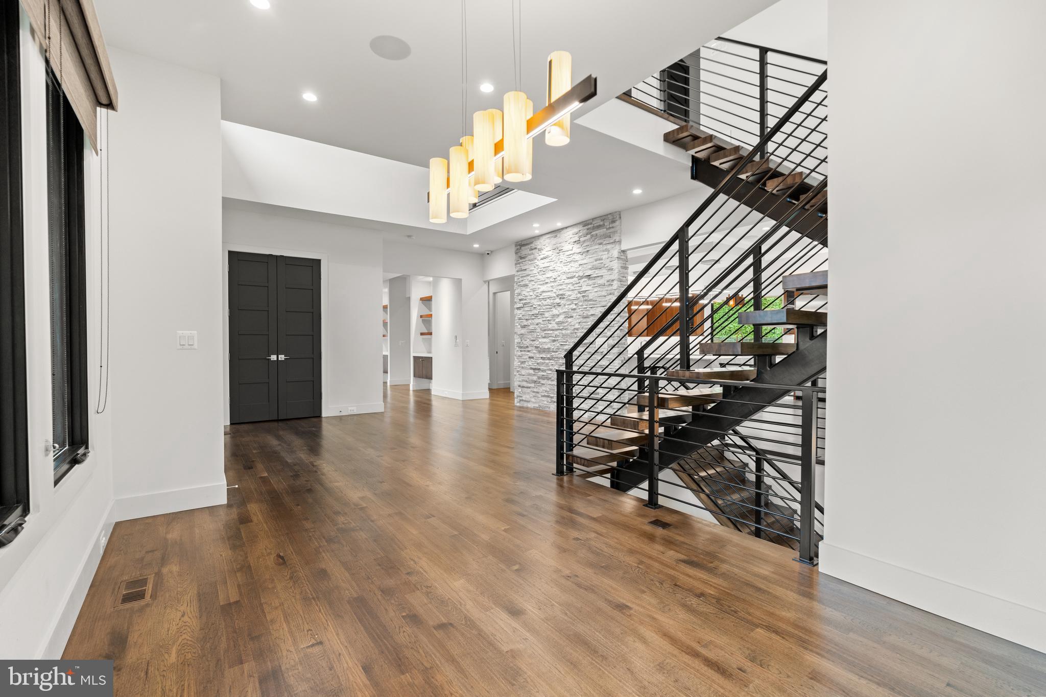 COUNTRY CLUB HILLS - Residential