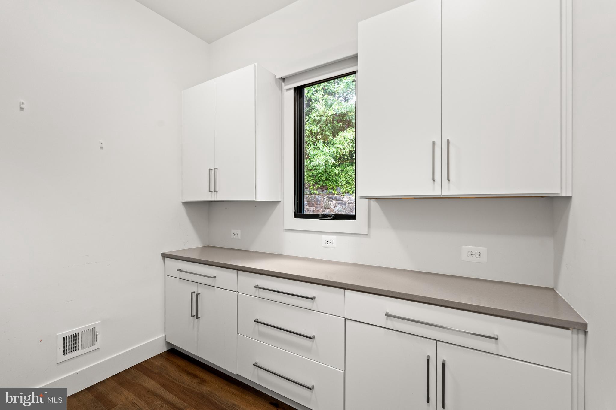 COUNTRY CLUB HILLS - Residential