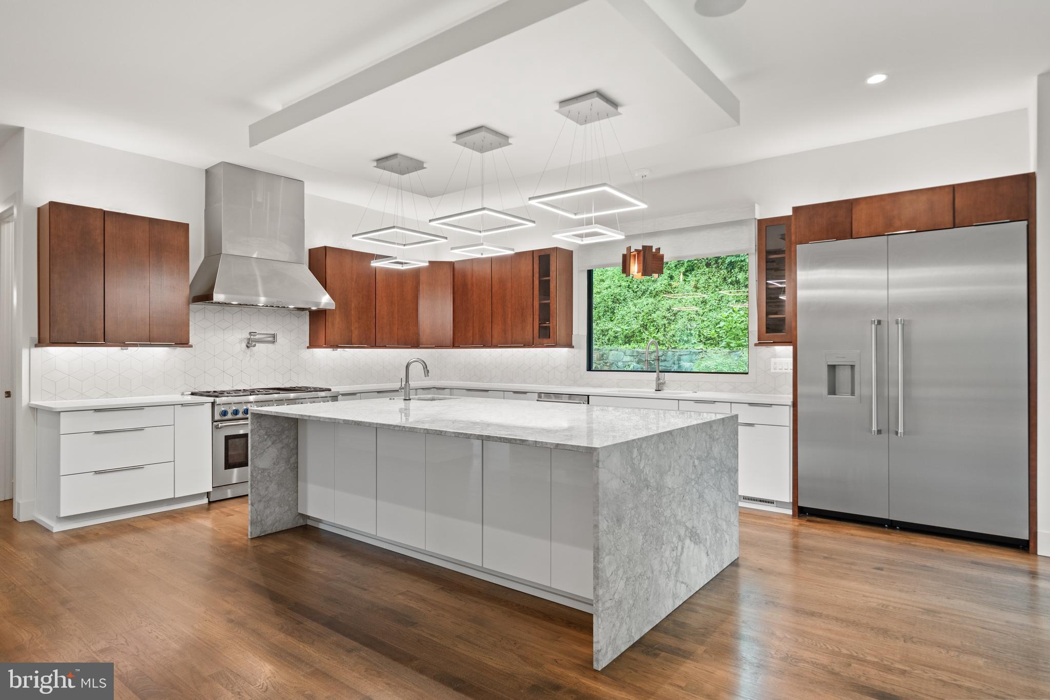 COUNTRY CLUB HILLS - Residential