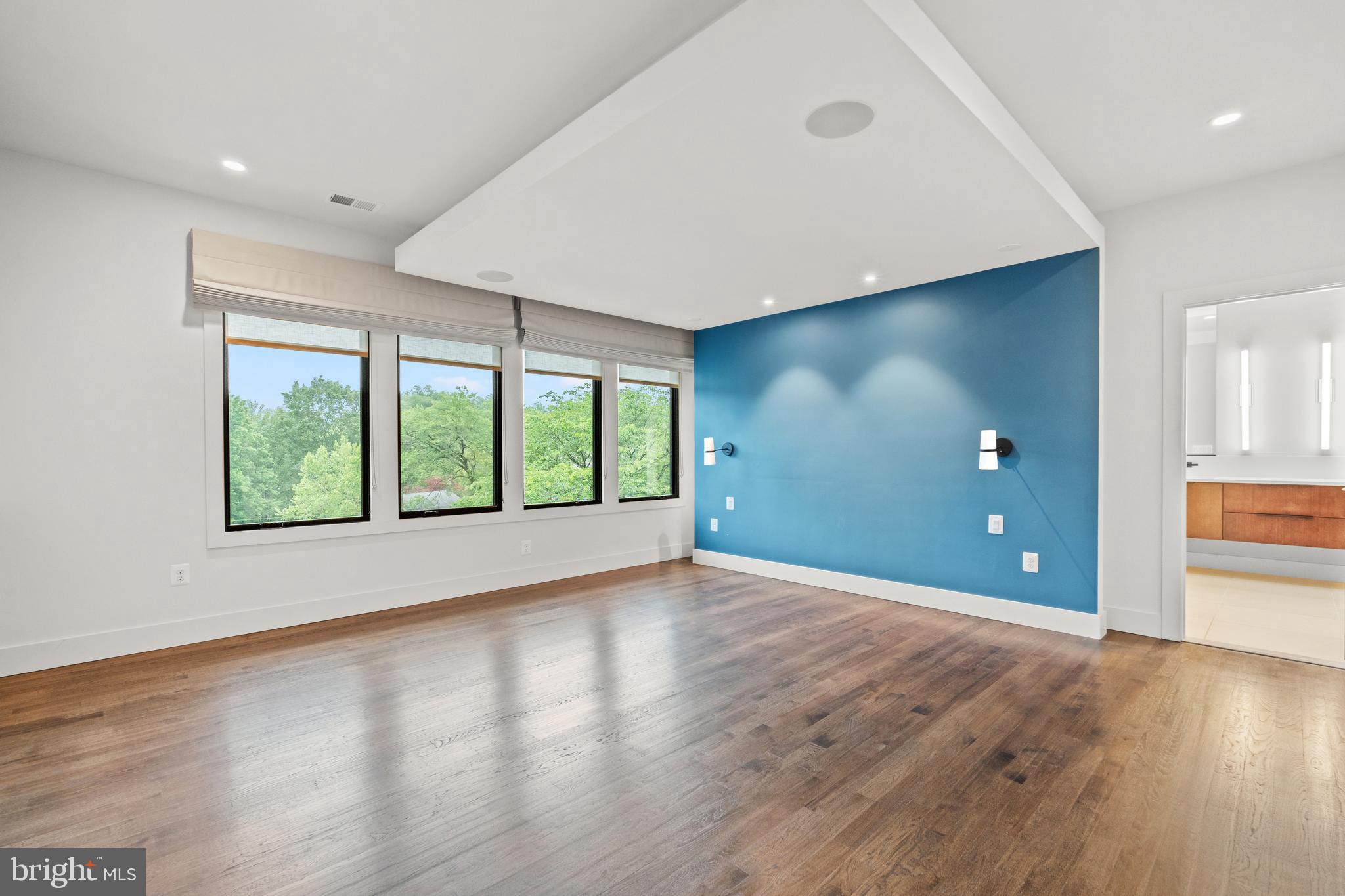 COUNTRY CLUB HILLS - Residential