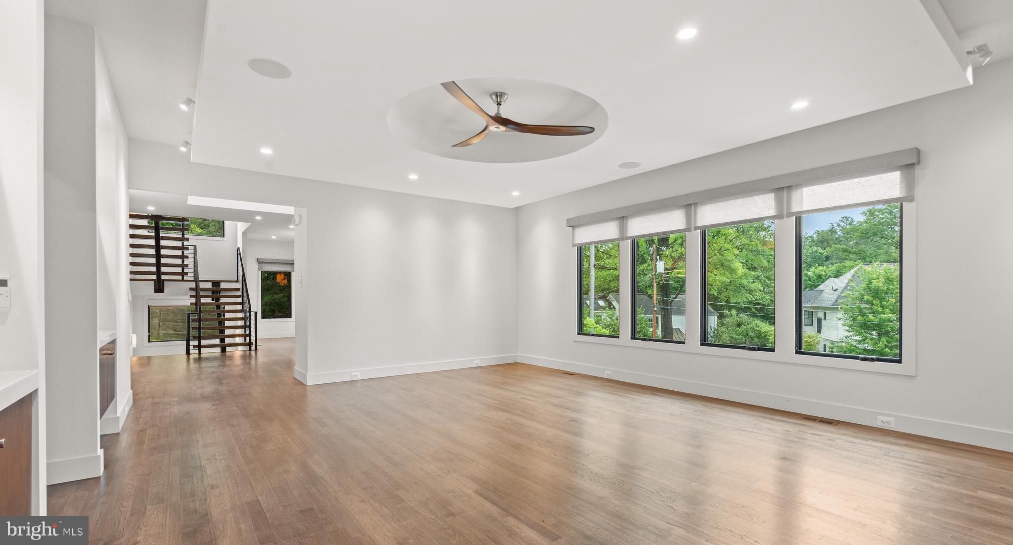 COUNTRY CLUB HILLS - Residential