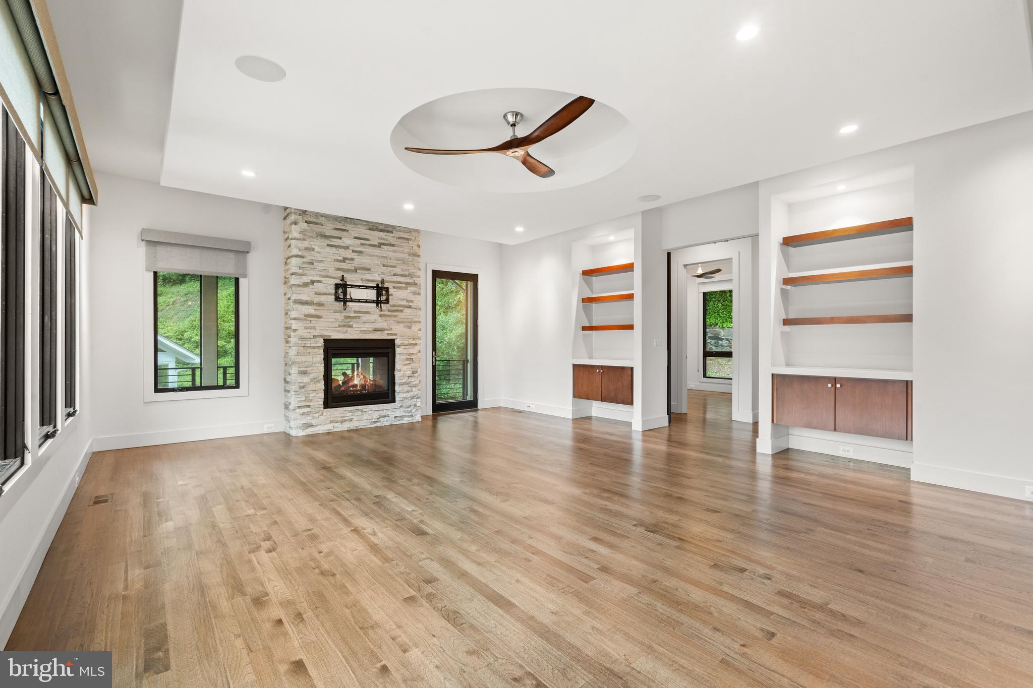 COUNTRY CLUB HILLS - Residential