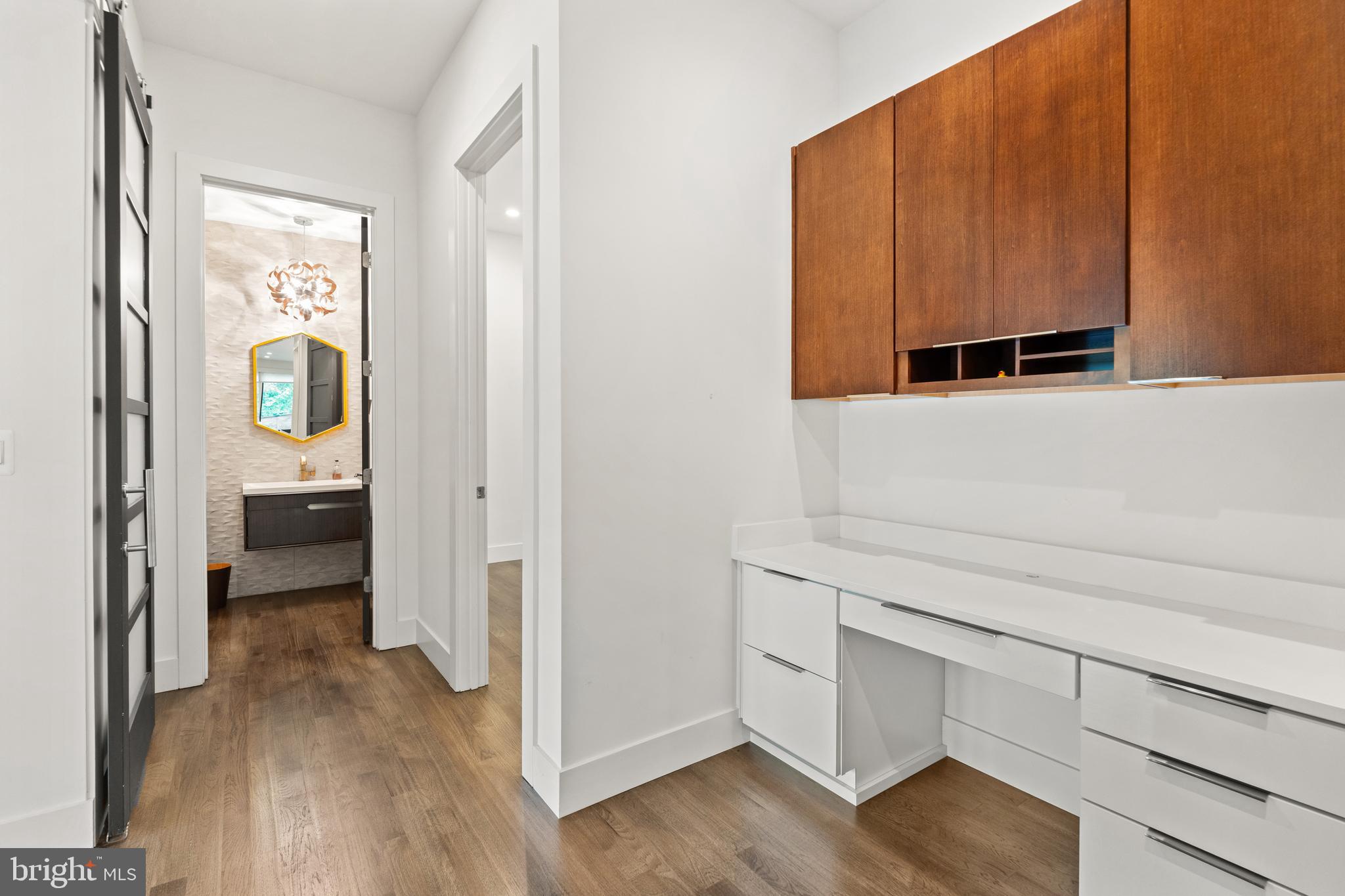 COUNTRY CLUB HILLS - Residential