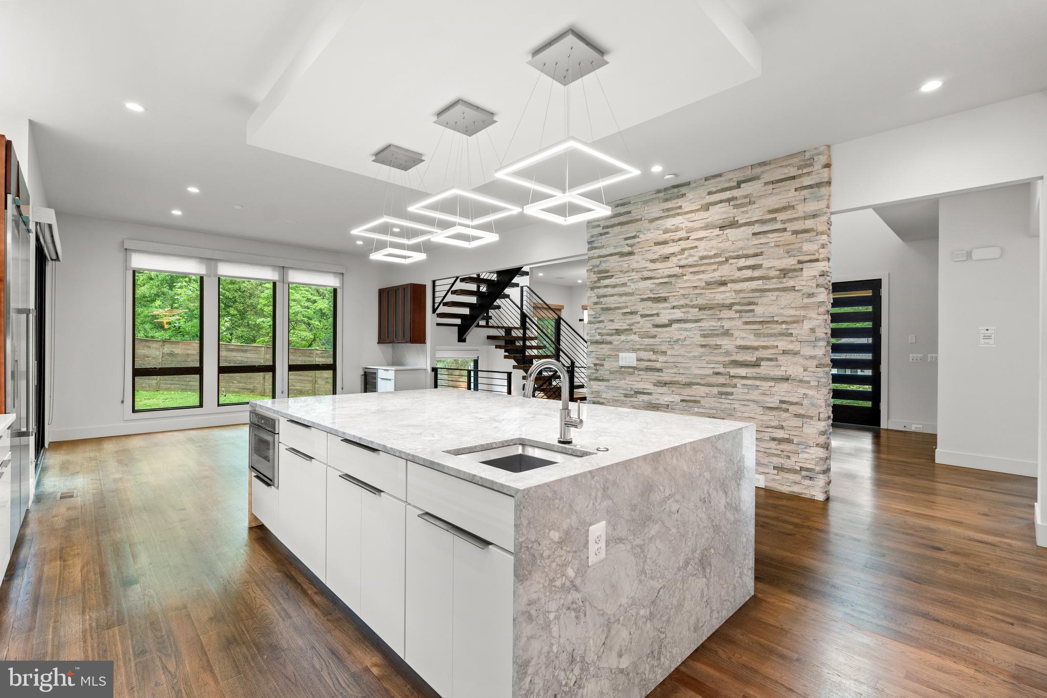 COUNTRY CLUB HILLS - Residential