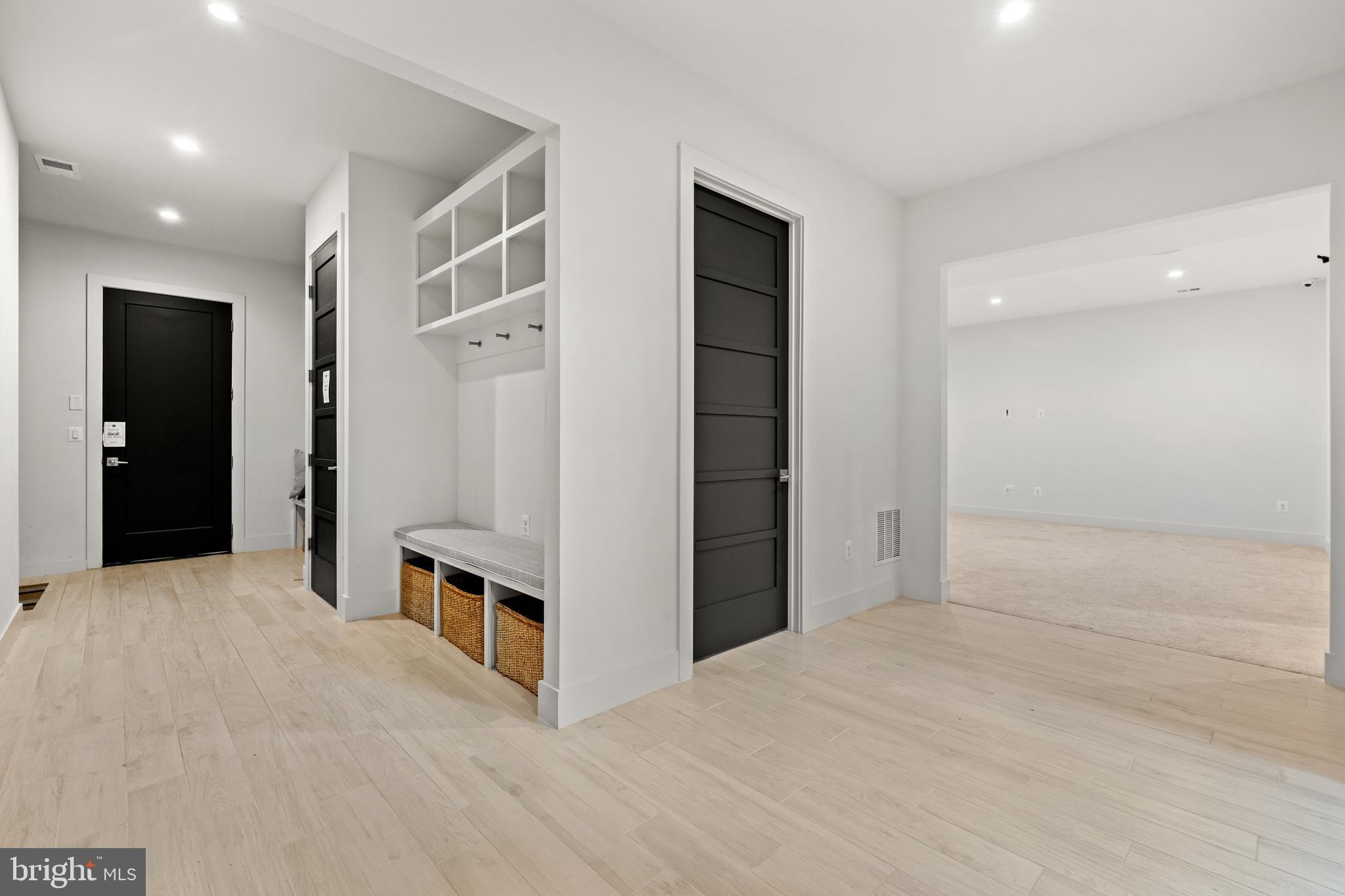 COUNTRY CLUB HILLS - Residential