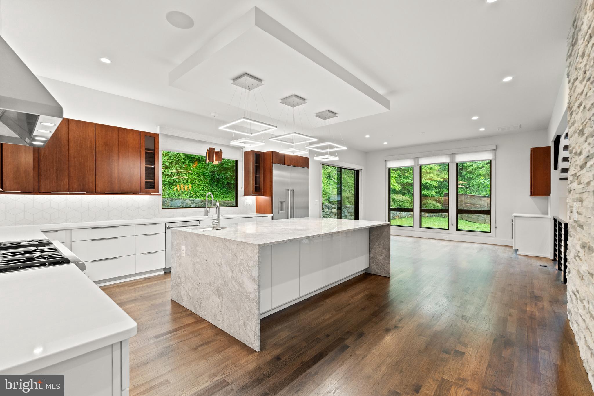 COUNTRY CLUB HILLS - Residential