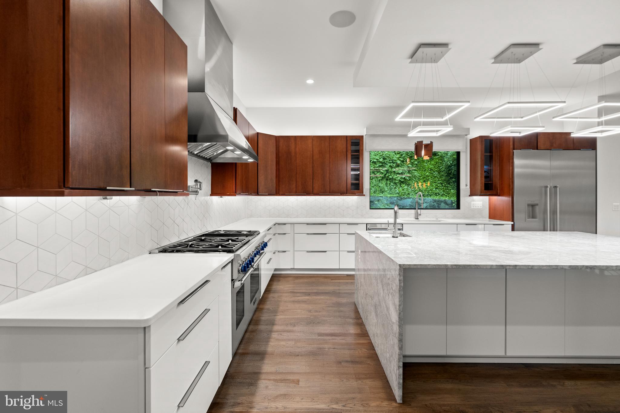 COUNTRY CLUB HILLS - Residential