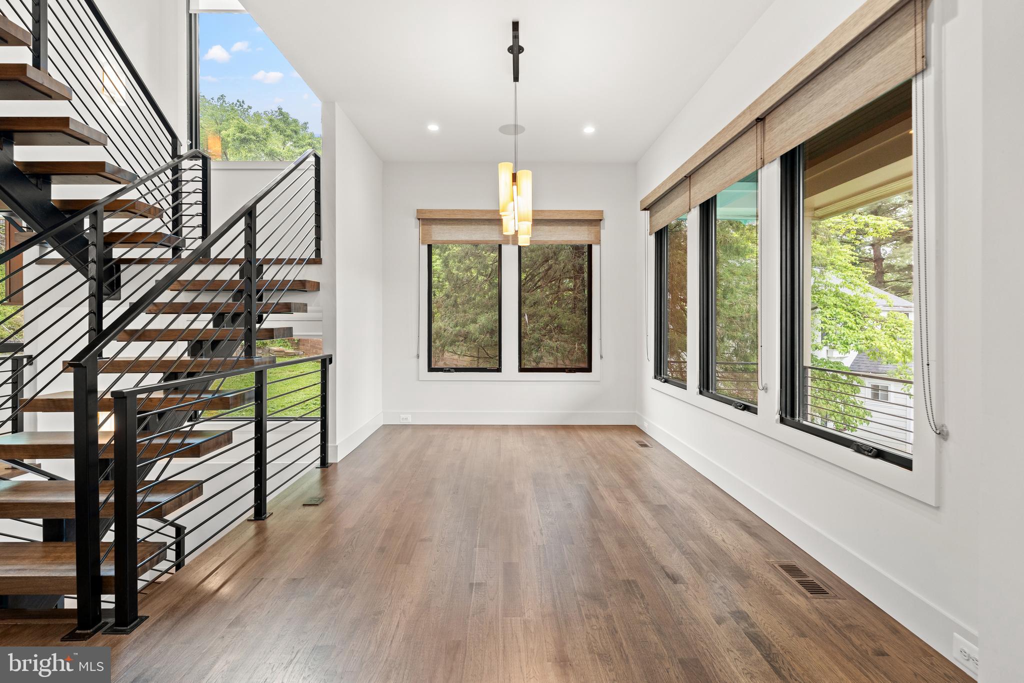 COUNTRY CLUB HILLS - Residential