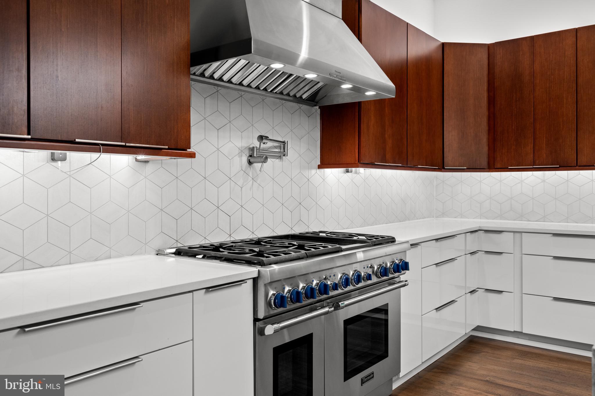 COUNTRY CLUB HILLS - Residential