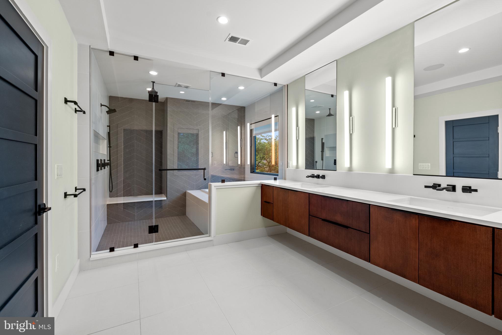 COUNTRY CLUB HILLS - Residential