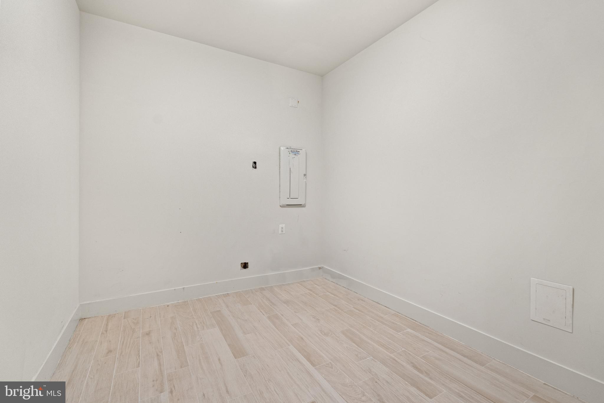 COUNTRY CLUB HILLS - Residential