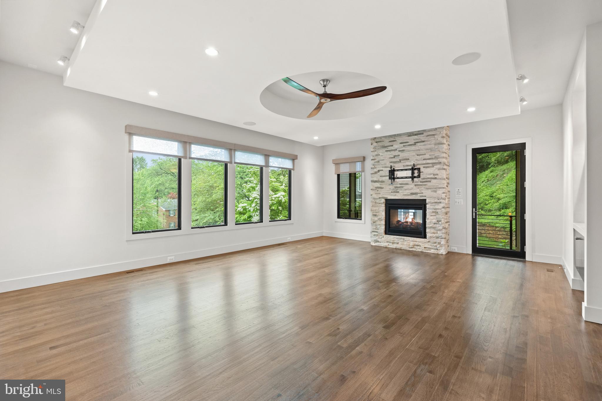 COUNTRY CLUB HILLS - Residential