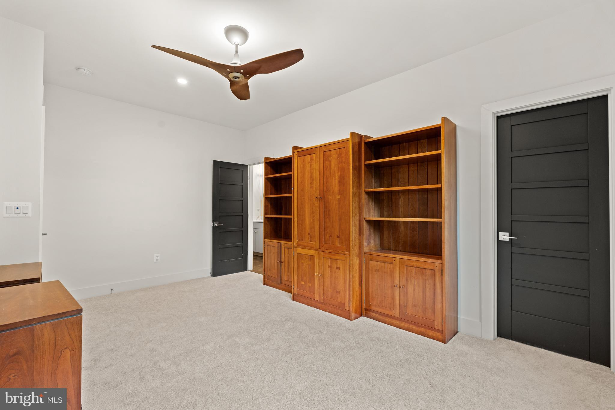 COUNTRY CLUB HILLS - Residential