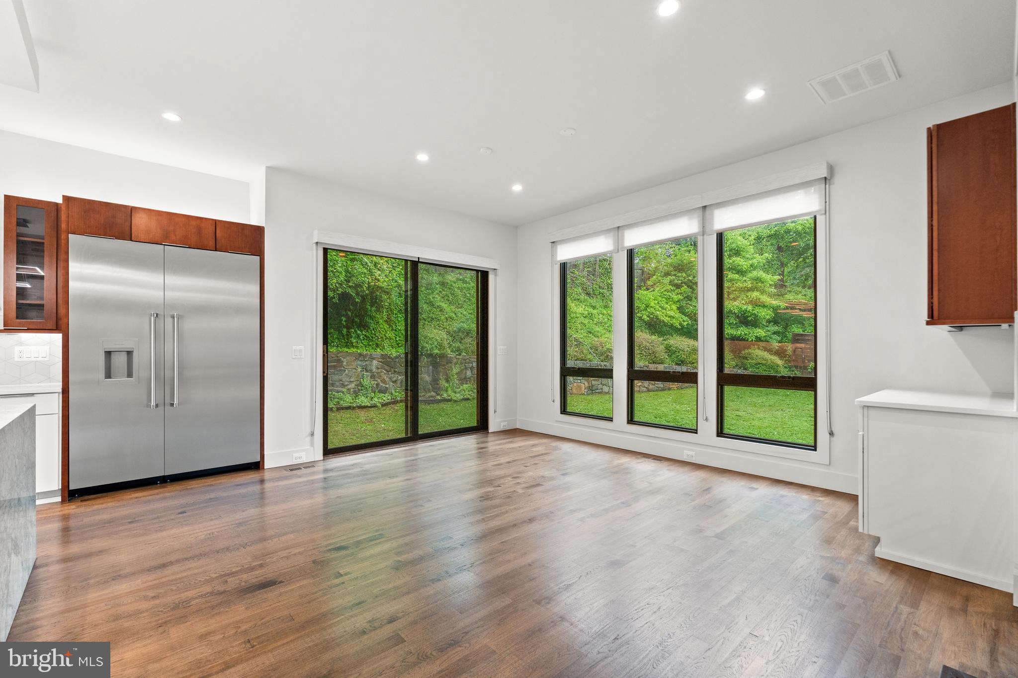 COUNTRY CLUB HILLS - Residential