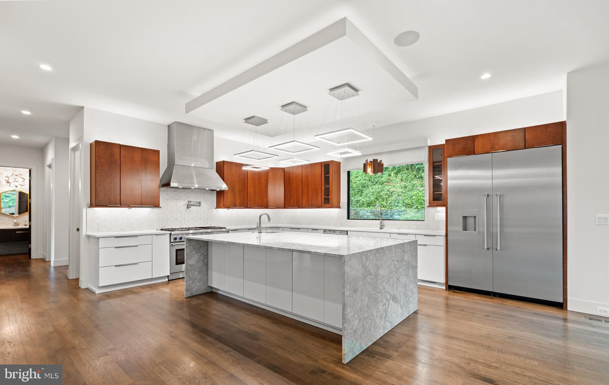 COUNTRY CLUB HILLS - Residential