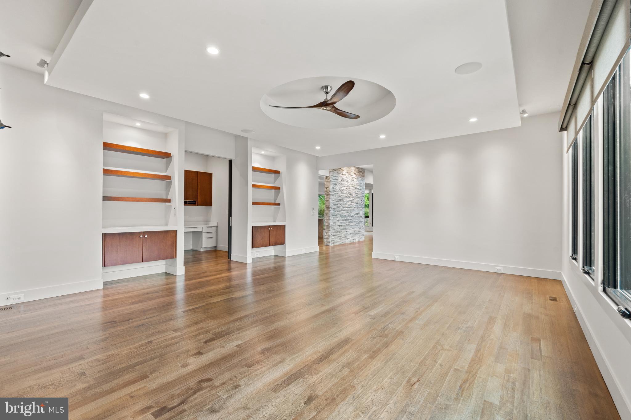 COUNTRY CLUB HILLS - Residential