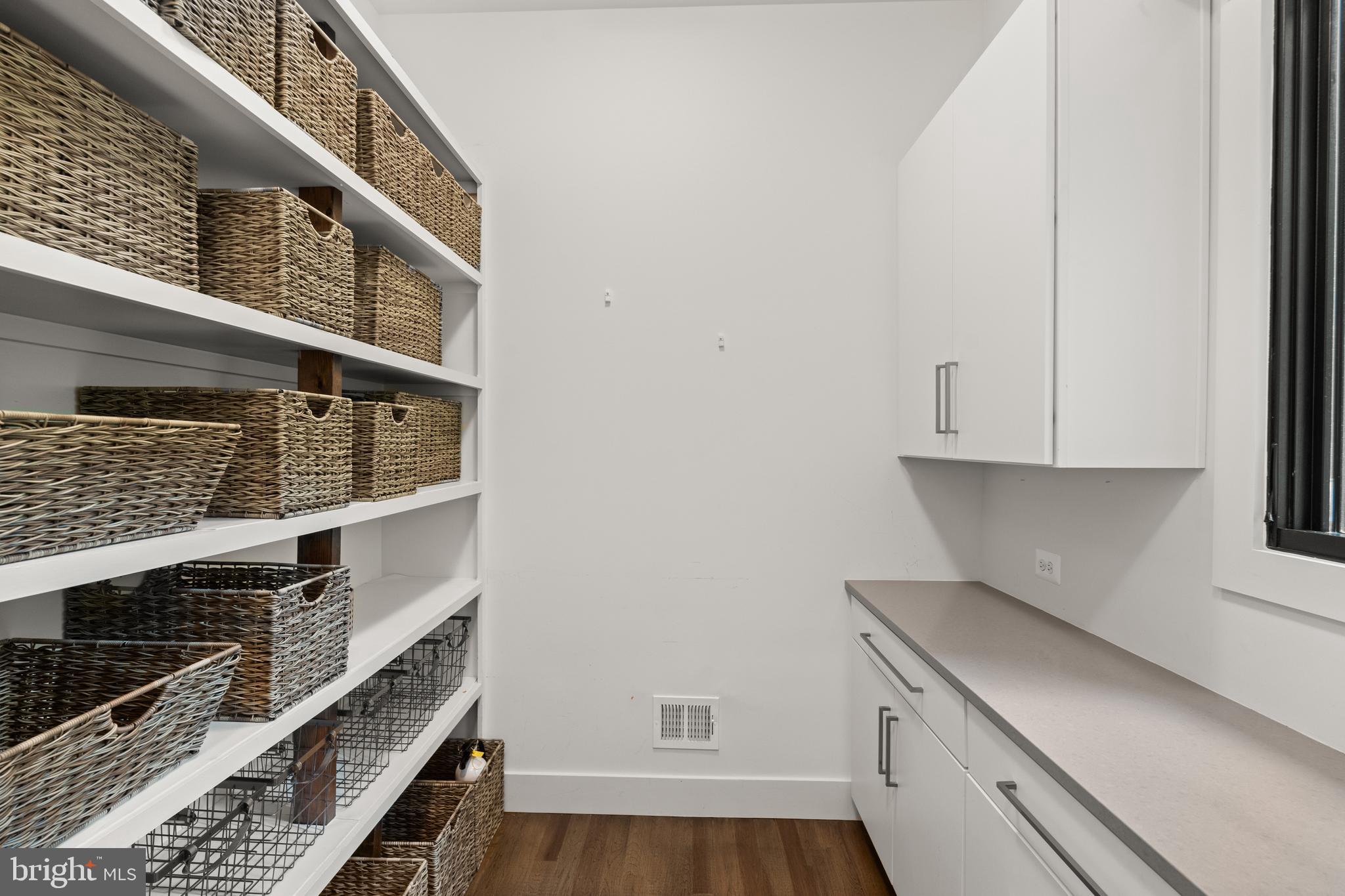 COUNTRY CLUB HILLS - Residential