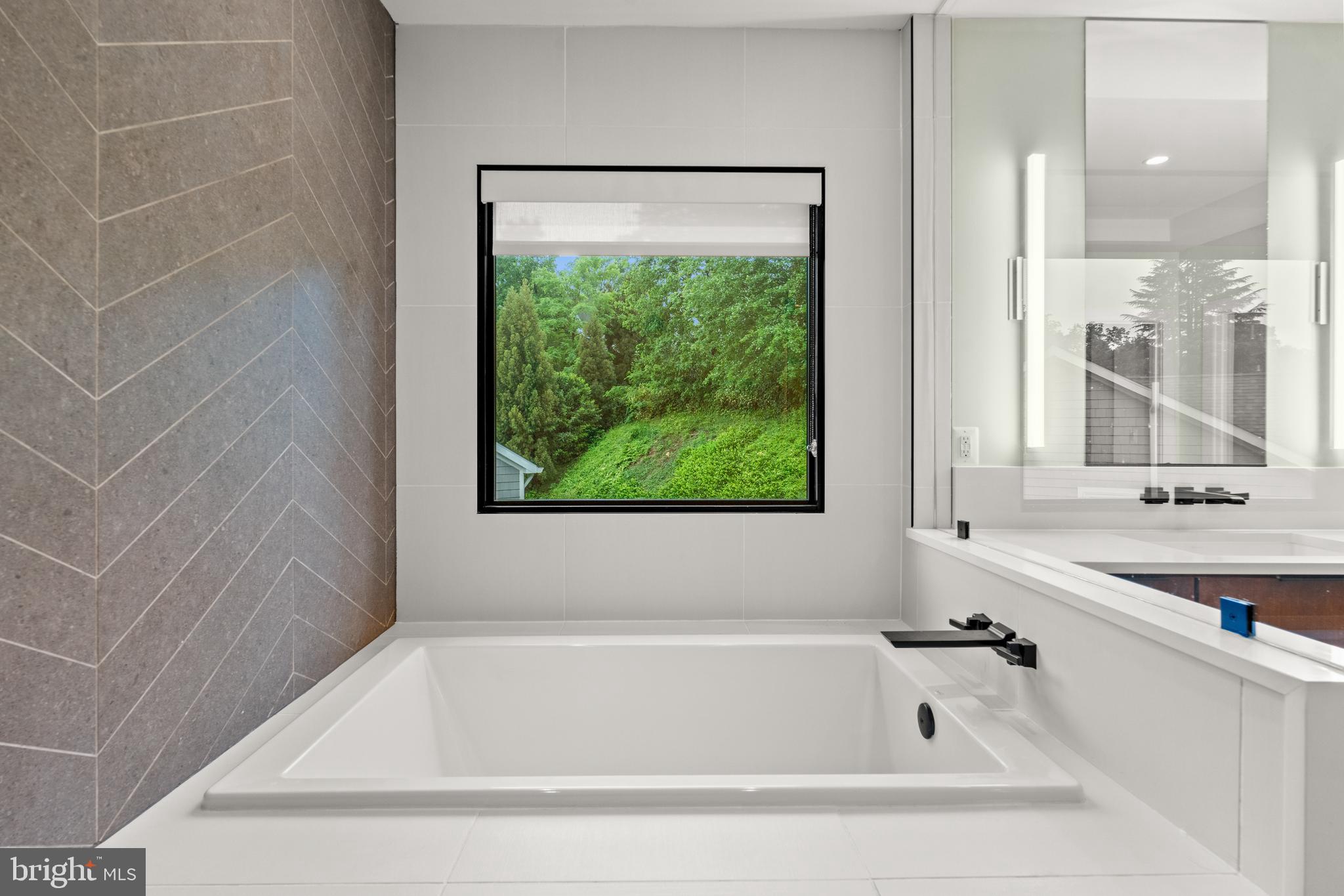 COUNTRY CLUB HILLS - Residential