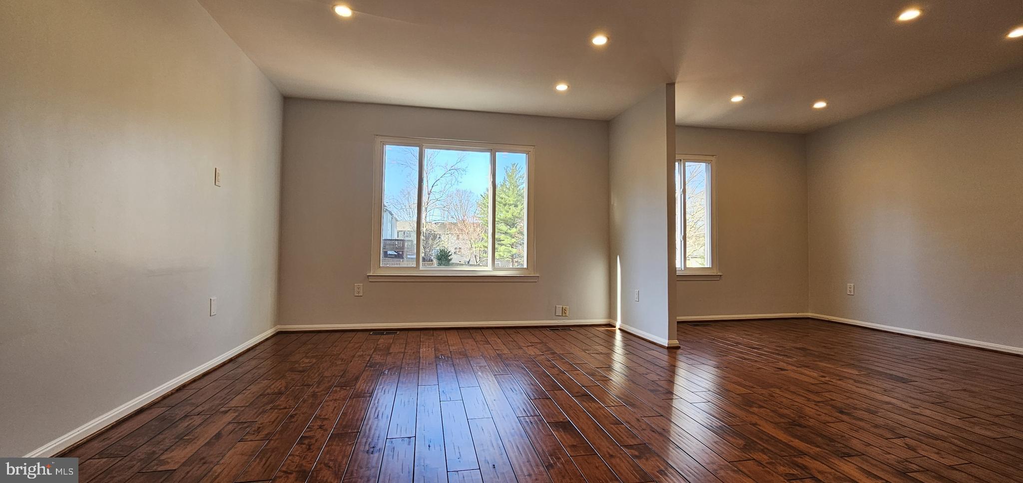 PINEWOOD STATION - Residential