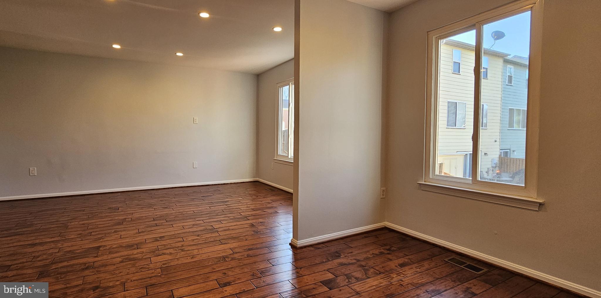 PINEWOOD STATION - Residential