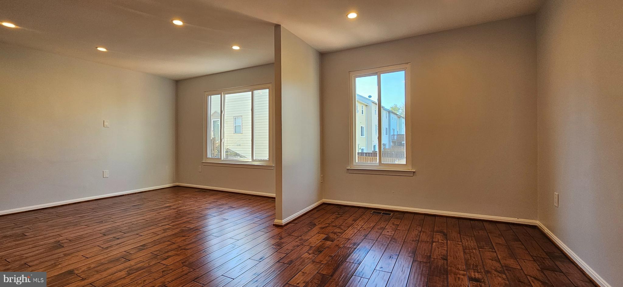 PINEWOOD STATION - Residential