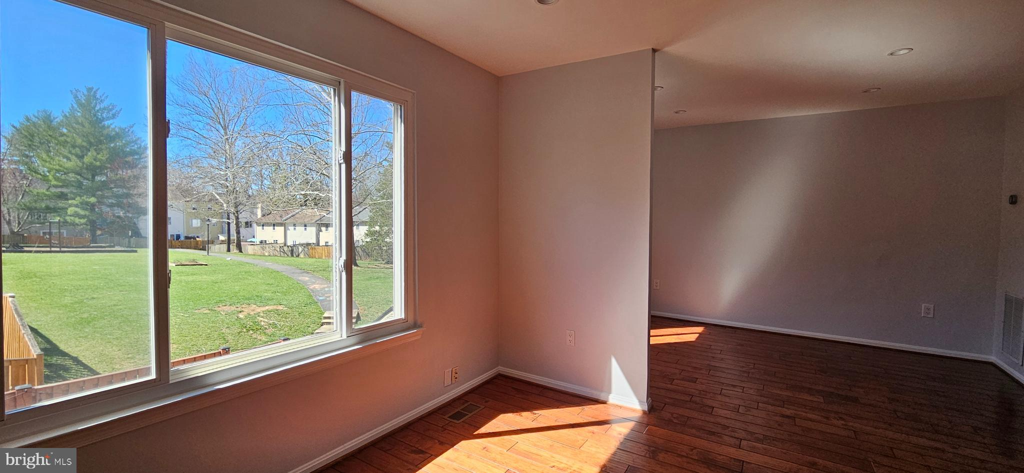 PINEWOOD STATION - Residential