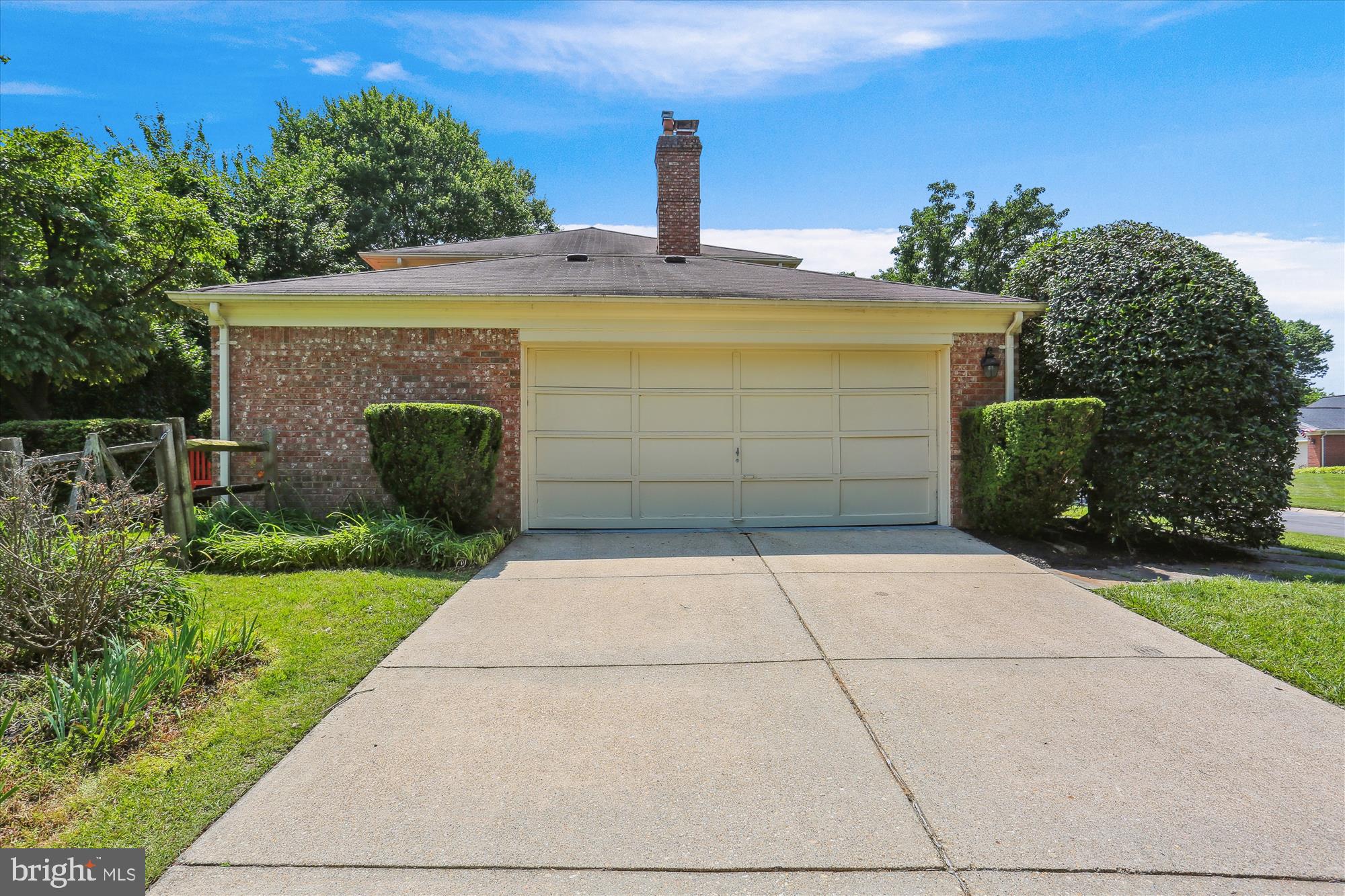 9100 HUNTING HORN LANE