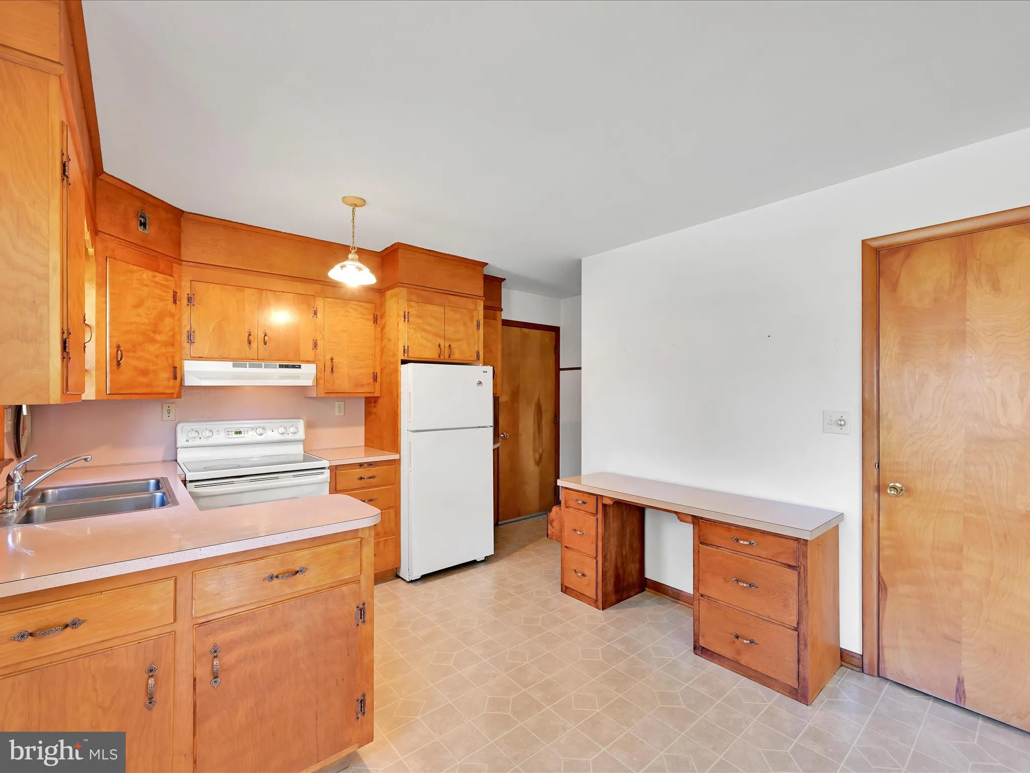 Manheim, Pennsylvania 17545, United States, 2 Bedrooms Bedrooms, ,1 BathroomBathrooms,Residential,Pending,181257