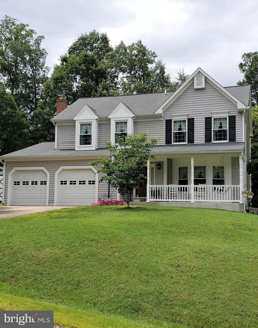 NO HOA!!! Beauty abounds both inside and out! Beautiful 4 bedroom 3 1/2 bath Colonial in quiet Cul-de-Sac. Hardwood Floors, granite counter tops throughout, gas fireplace, whole house humidifier, 2nd kitchenette in the fully finished basement does not have appliances. Minutes from downtown Fredericksburg and VRE Train Station. Home has many upgrades including: newer windows, new appliances, aluminum wrapped external trim, Vinyl front porch railings, concrete front porch and a 4 year warranty on the HVAC. Family room leads to a deck for outside entertaining. This gorgeous home has so much to offer a family and a commuter.