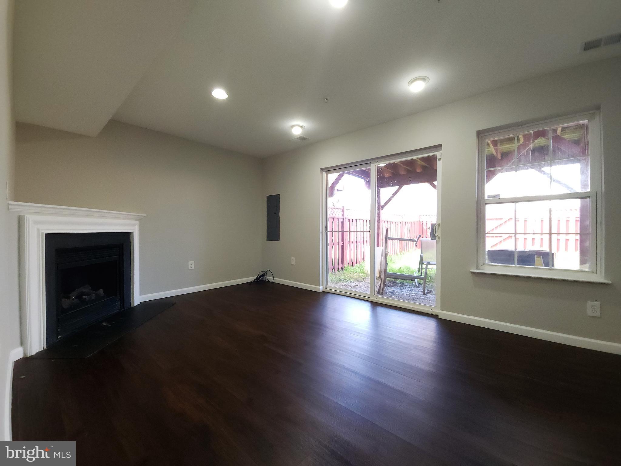 FOSTERS OVERLOOK PLAT 1> - Residential Lease