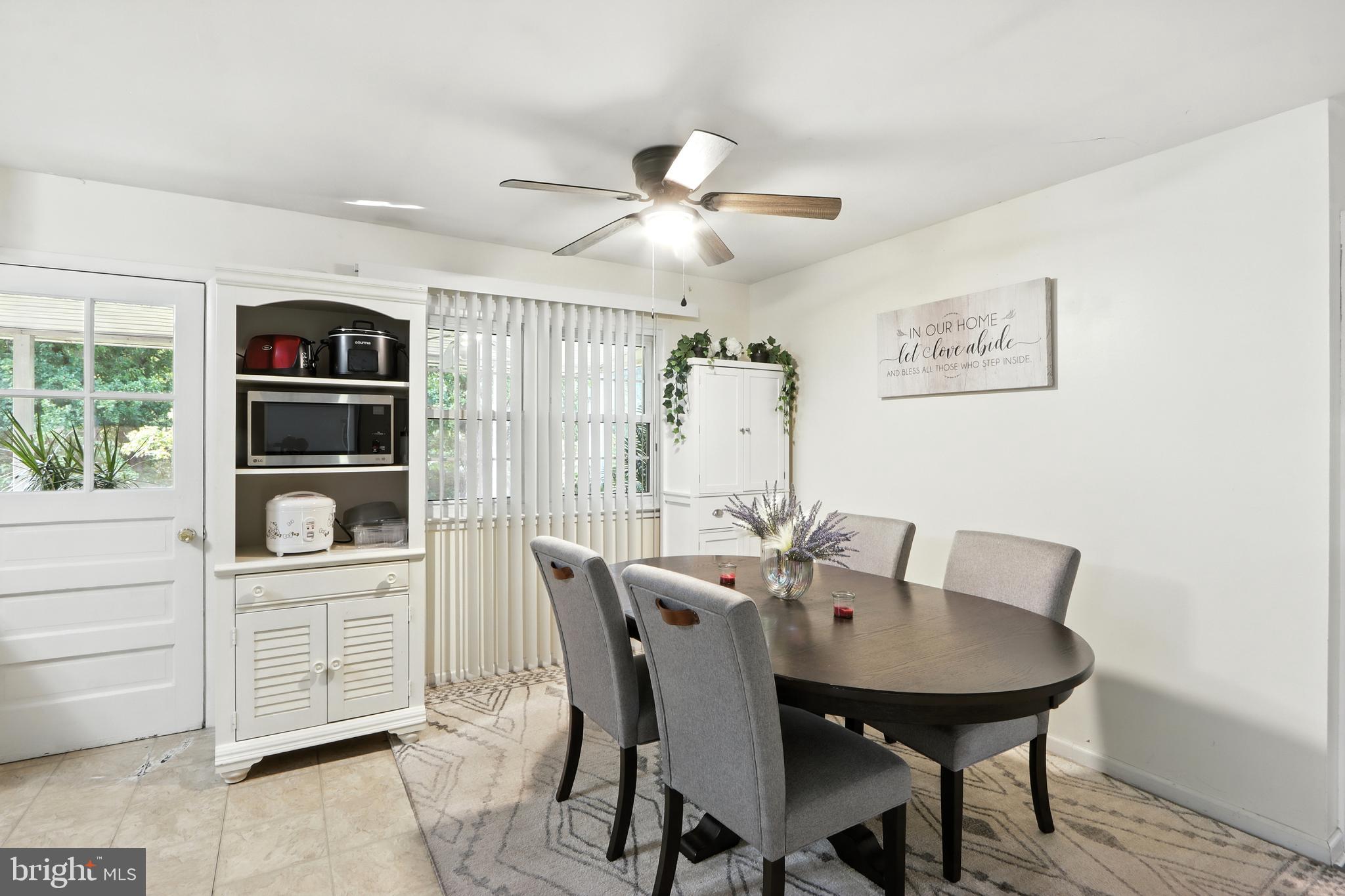 828 LYNN LEE DRIVE