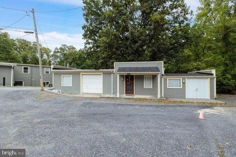 5251 JOHN MARSHALL HIGHWAY LINDEN VA 22642