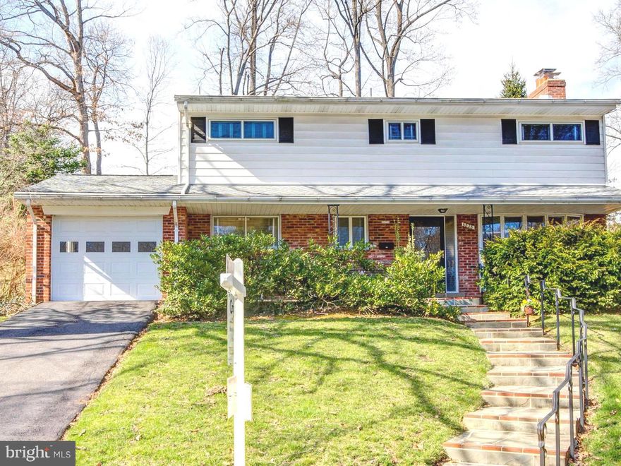 PRICED BELOW ASSESSED VALUE, 4 BR's Upper LVL 1-Car Garage,Close-in 2 Airports,2 Metro Stops, MH School Pyramid! 1-YR Home WARRANTY, Newer Roof & HVAC, Loads of Natural light, Kitch/SS & Black, Corian, Extra Cabs, LR w/FP/Mantel & Separate DR/w/Molding,Walls of Windows,2nd FP, Dbl Wash/Sink inW/O Bsmt, Community Pools, Library, Trails,Bike Lane, Med Care, Fire /Police & Tysons just a couple of mil