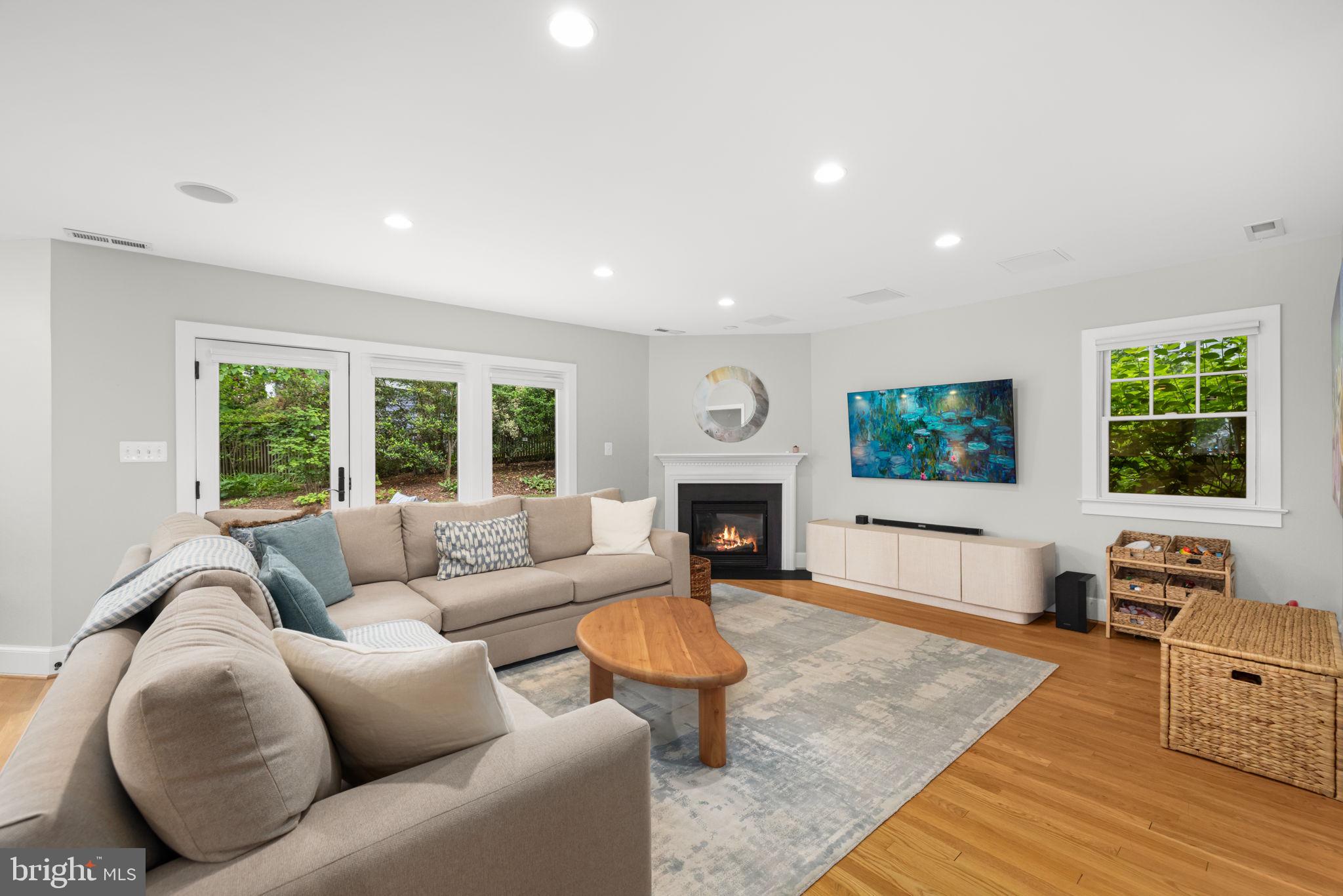 BEVERLEY HILLS - Residential