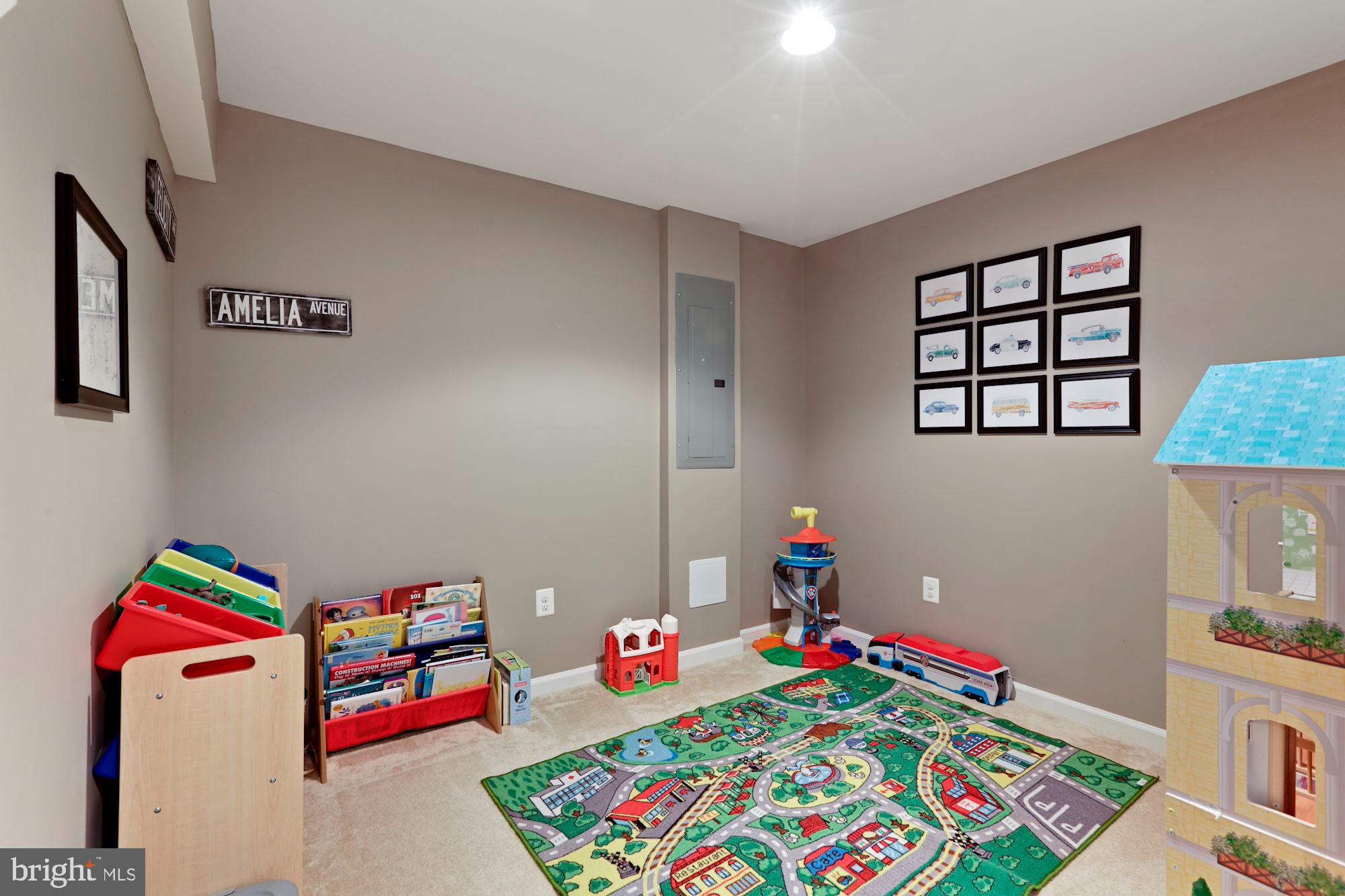 LOVETTSVILLE TOWN CENTER - Residential