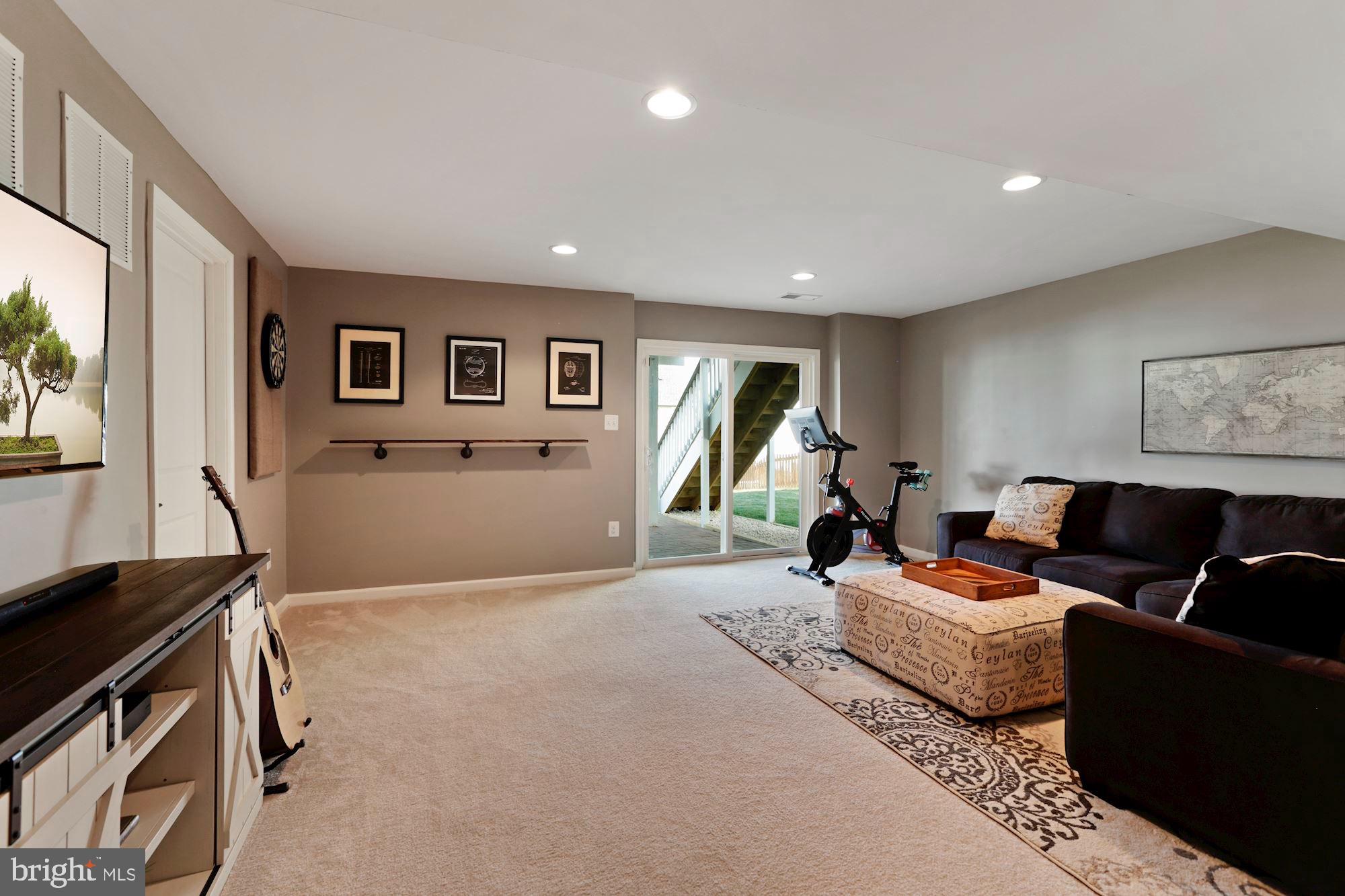 LOVETTSVILLE TOWN CENTER - Residential