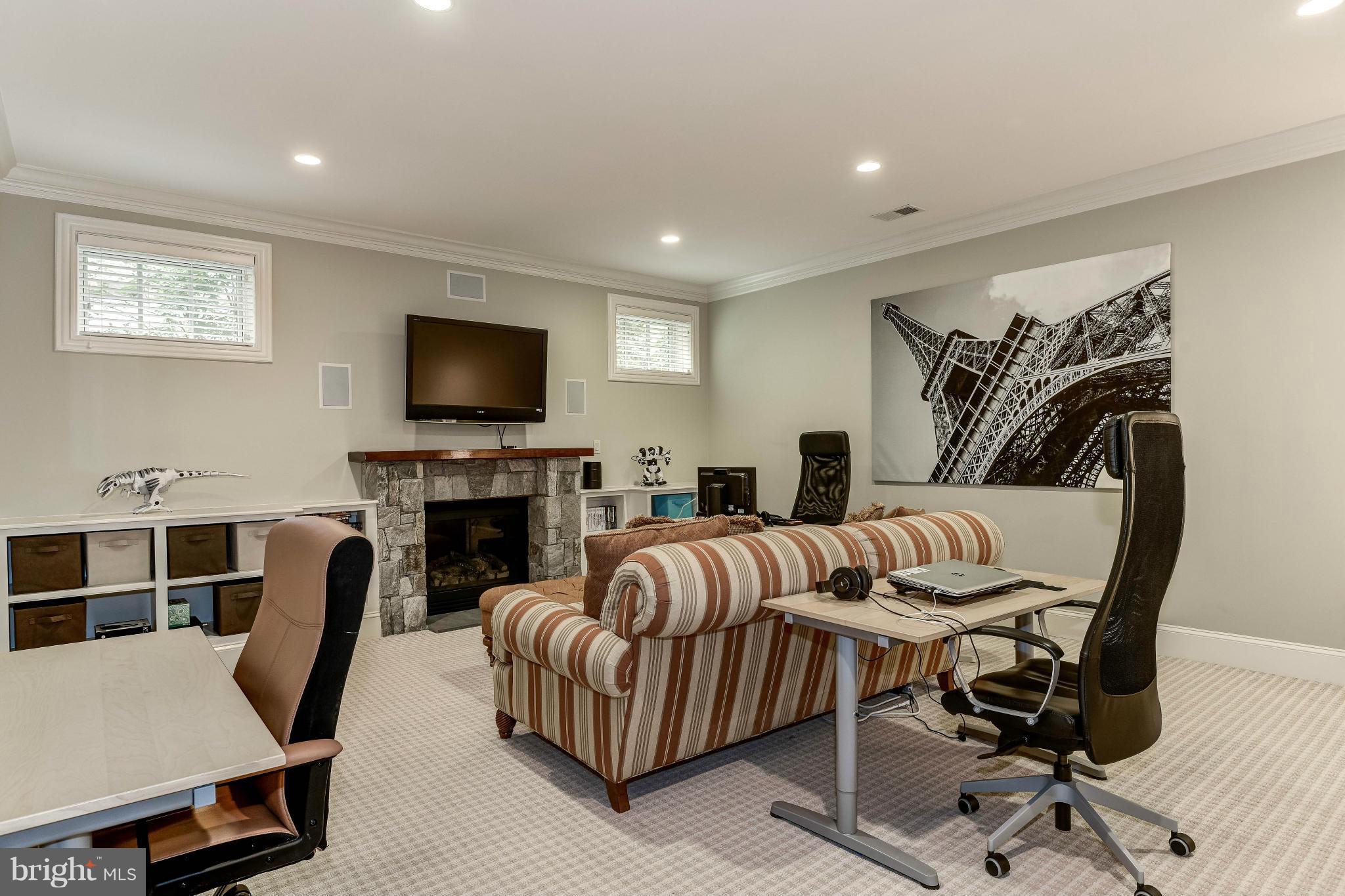 LEE HEIGHTS - Residential