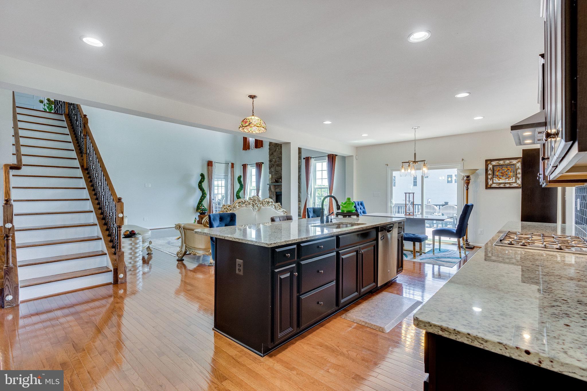 DAWSON'S CORNER - Residential