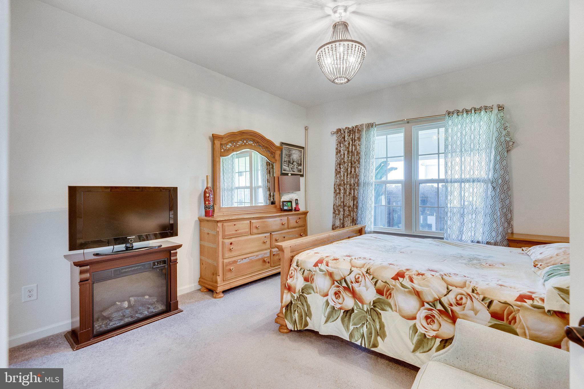 DAWSON'S CORNER - Residential