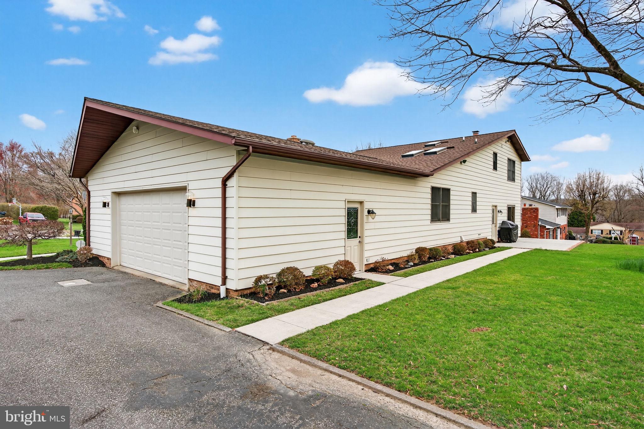 SPRING HOUSE FARMS - Residential