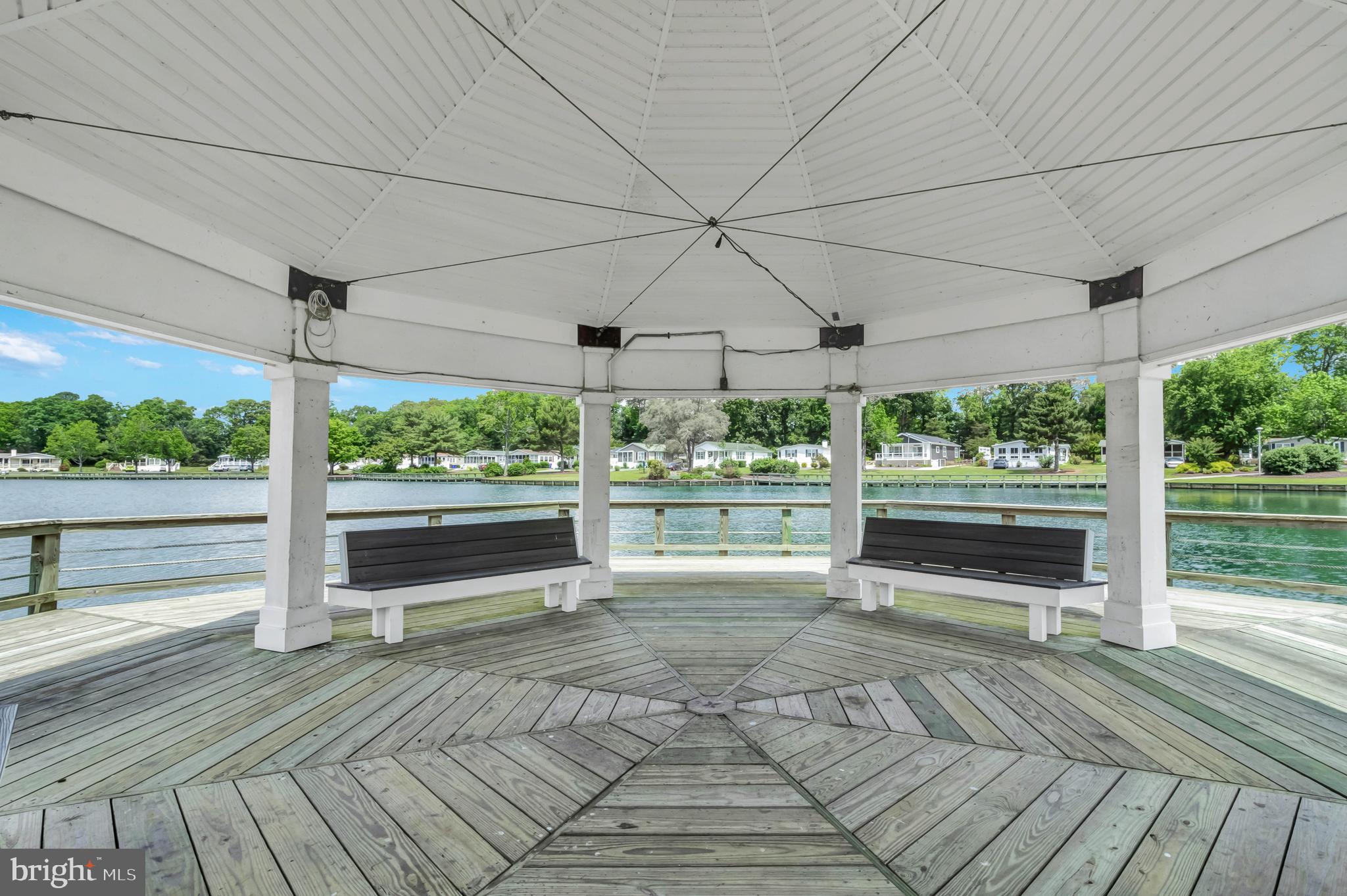 POTNETS LAKESIDE - Residential