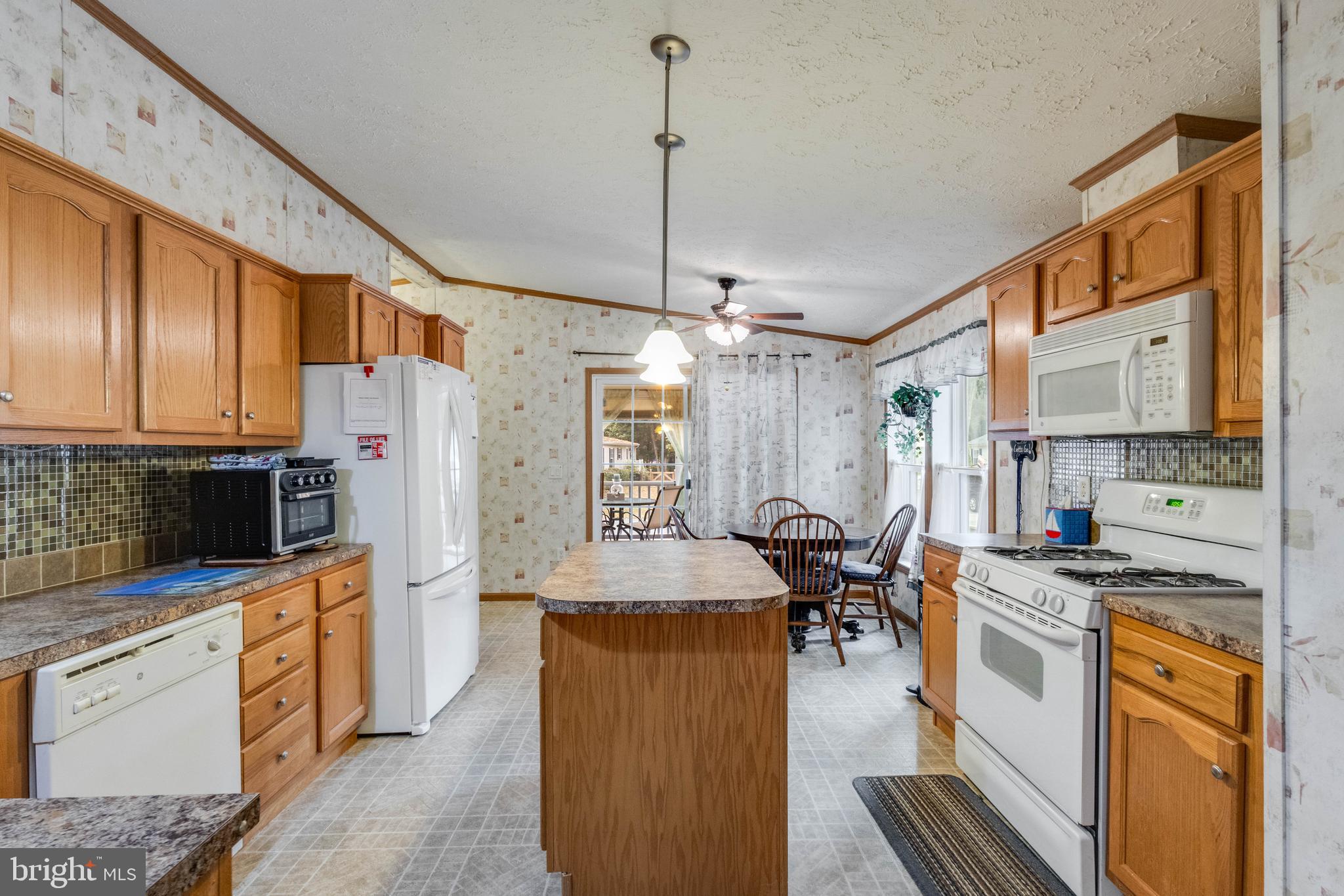 POTNETS LAKESIDE - Residential