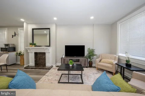 930 N 30th Street, Philadelphia, PA 19130 - #: PAPH2451856