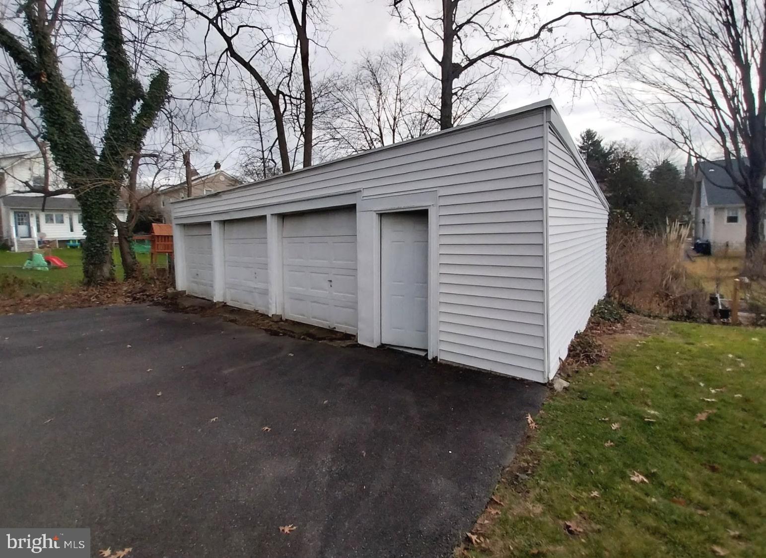 BAEDERWOOD - Residential Lease