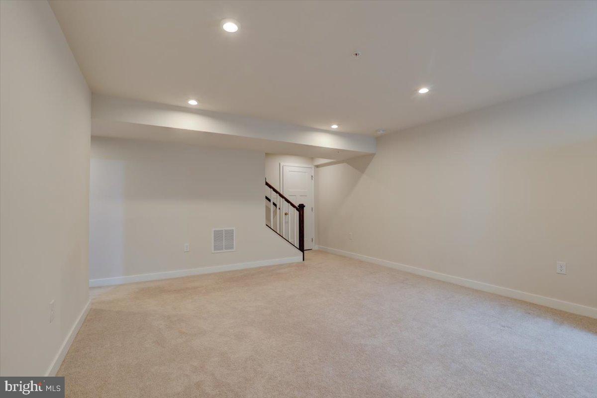 OVERLOOK AT CREEKSIDE - Residential