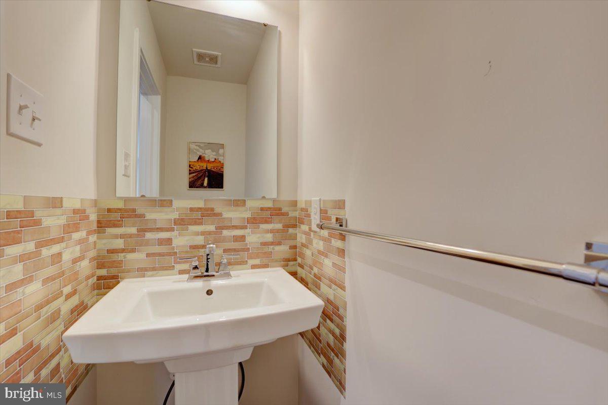 OVERLOOK AT CREEKSIDE - Residential